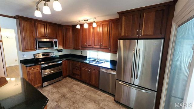 5452 Edelweis Lane, St Louis, MO 63129