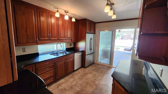 5452 Edelweis Lane, St Louis, MO 63129