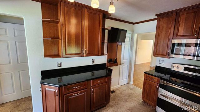 5452 Edelweis Lane, St Louis, MO 63129
