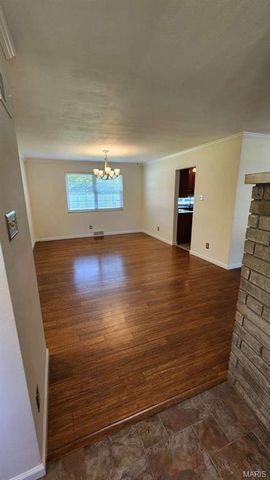 5452 Edelweis Lane, St Louis, MO 63129