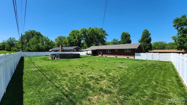 5452 Edelweis Lane, St Louis, MO 63129