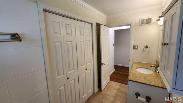 5452 Edelweis Lane, St Louis, MO 63129