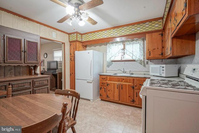 137 BALDWIN RD, Glassboro, NJ 08028