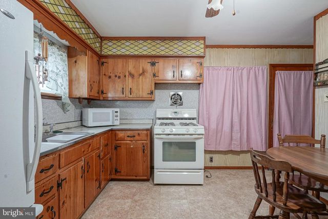 137 BALDWIN RD, Glassboro, NJ 08028