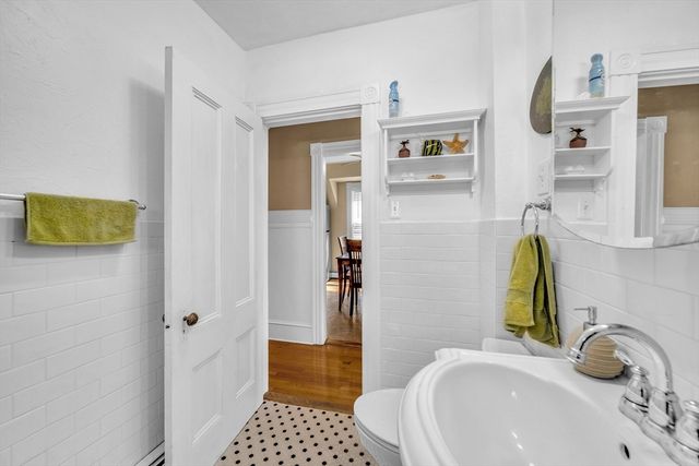 34 Sherbrook Ave, Worcester, MA 01604