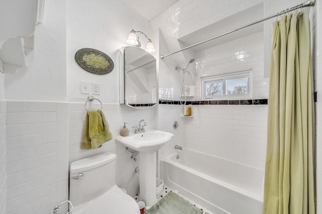 34 Sherbrook Ave, Worcester, MA 01604