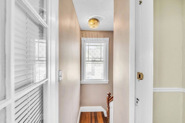 34 Sherbrook Ave, Worcester, MA 01604