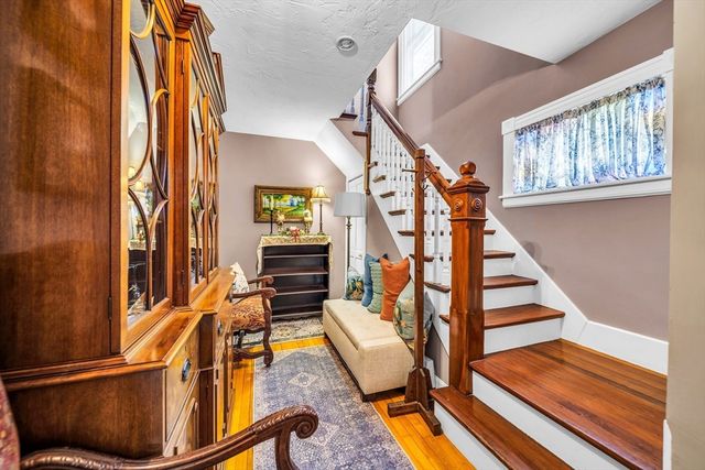 34 Sherbrook Ave, Worcester, MA 01604