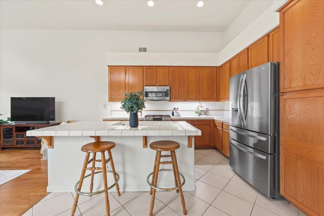 1121 Elderberry Cir, Folsom, CA 95630