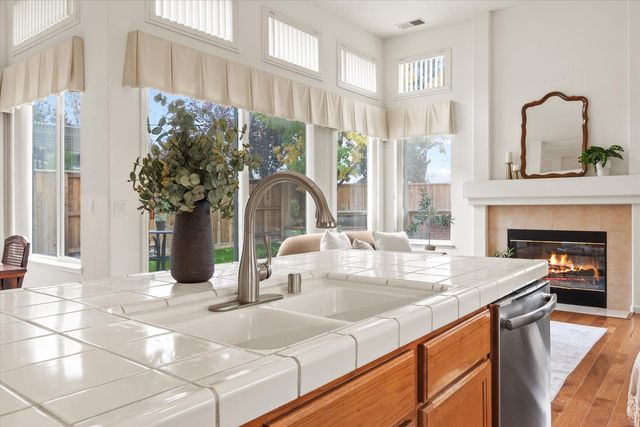 1121 Elderberry Cir, Folsom, CA 95630