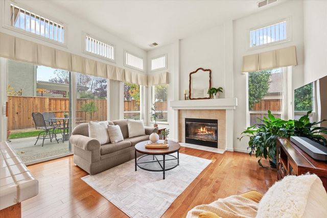 1121 Elderberry Cir, Folsom, CA 95630