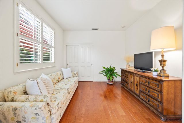 1121 Elderberry Cir, Folsom, CA 95630