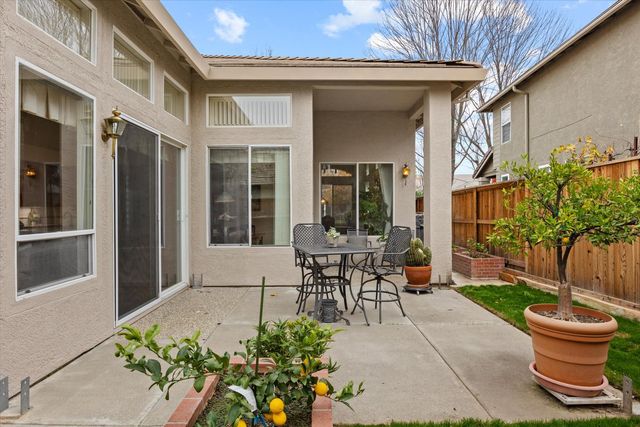 1121 Elderberry Cir, Folsom, CA 95630