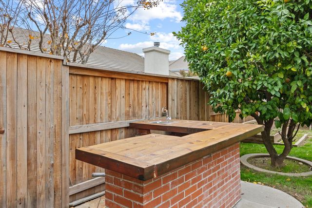 1121 Elderberry Cir, Folsom, CA 95630