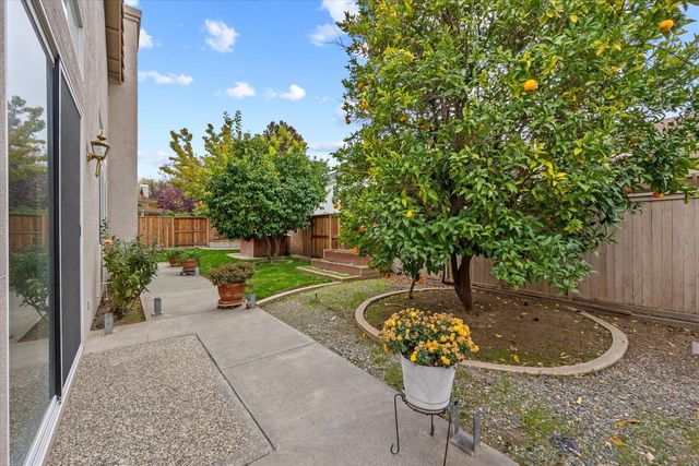 1121 Elderberry Cir, Folsom, CA 95630