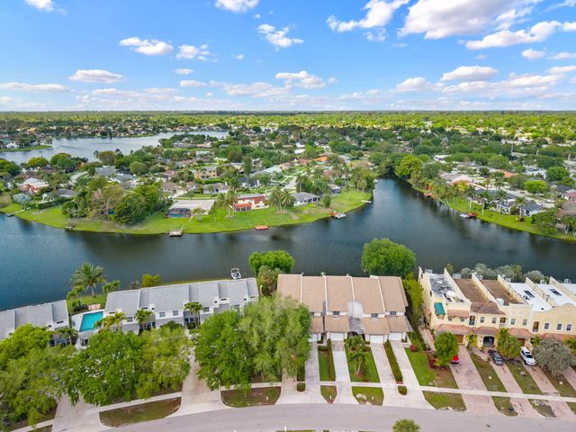 12598 Westhampton Circle, Wellington, FL 33414