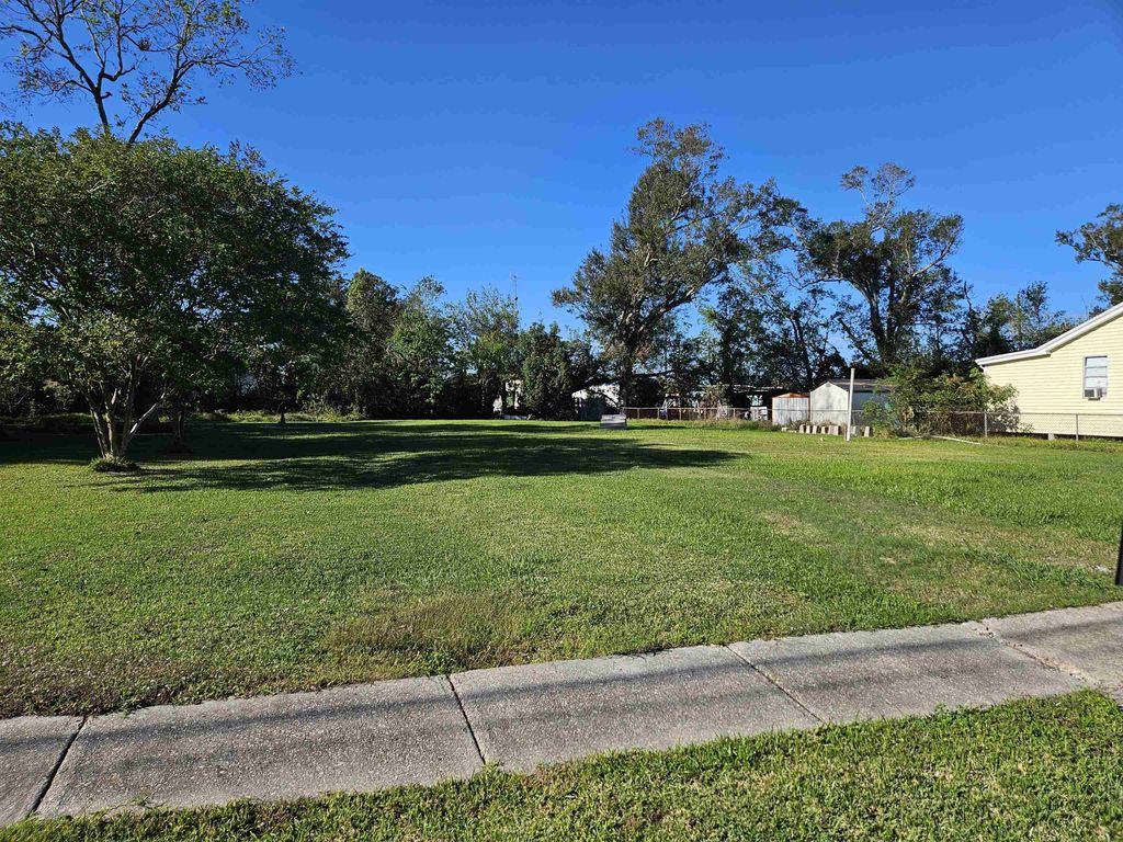 325 Allen St, Houma, LA 70363