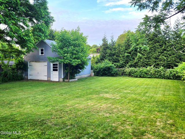 61 Vanderbilt Avenue, Saratoga Springs, NY 12866