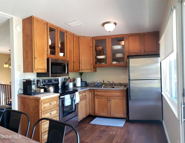 61 Vanderbilt Avenue, Saratoga Springs, NY 12866