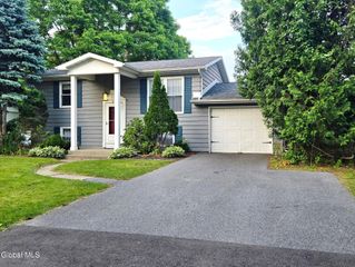 61 Vanderbilt Avenue, Saratoga Springs, NY 12866