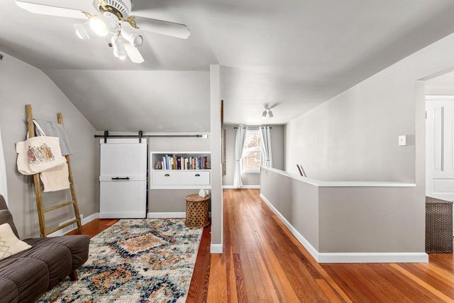 4864 N Hollywood AVENUE, Whitefish Bay, WI 53217