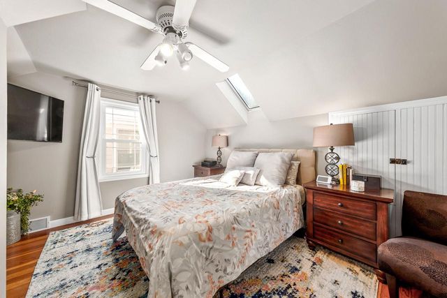 4864 N Hollywood AVENUE, Whitefish Bay, WI 53217