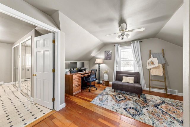 4864 N Hollywood AVENUE, Whitefish Bay, WI 53217