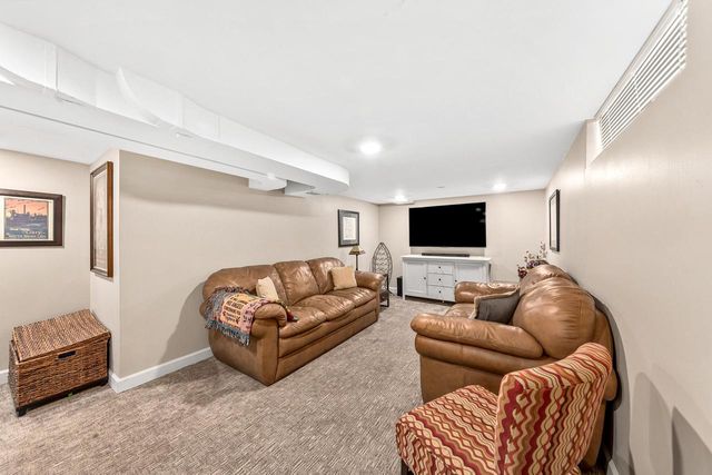 4864 N Hollywood AVENUE, Whitefish Bay, WI 53217