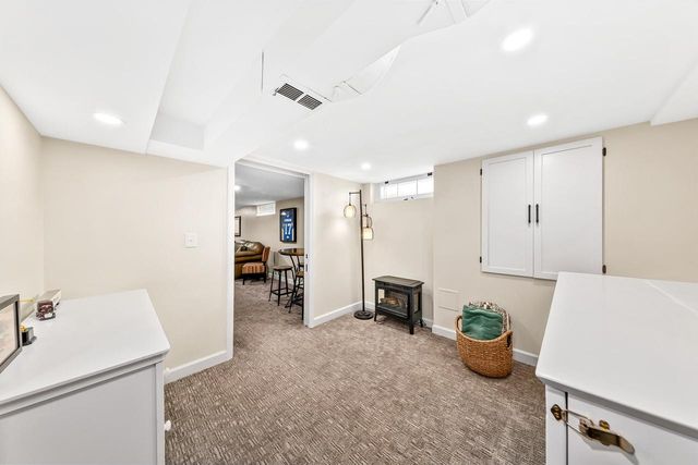 4864 N Hollywood AVENUE, Whitefish Bay, WI 53217