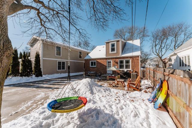 4864 N Hollywood AVENUE, Whitefish Bay, WI 53217