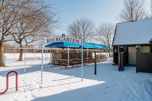 4864 N Hollywood AVENUE, Whitefish Bay, WI 53217