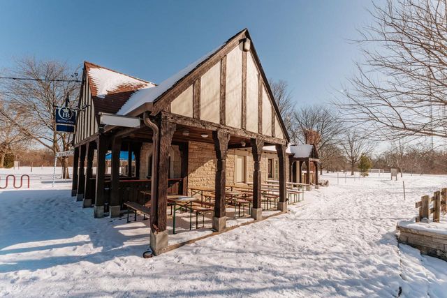 4864 N Hollywood AVENUE, Whitefish Bay, WI 53217