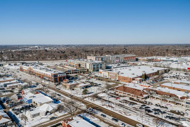 4864 N Hollywood AVENUE, Whitefish Bay, WI 53217