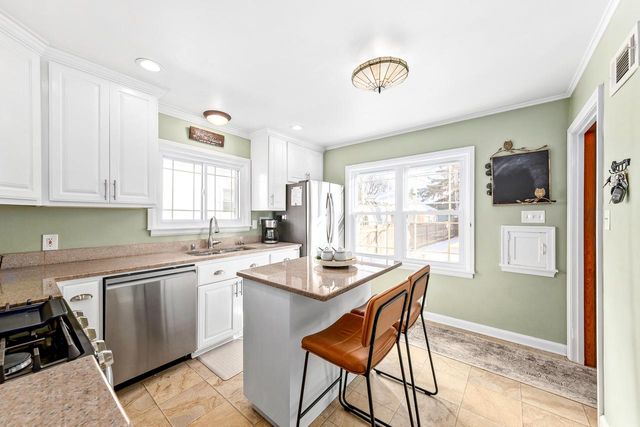 4864 N Hollywood AVENUE, Whitefish Bay, WI 53217