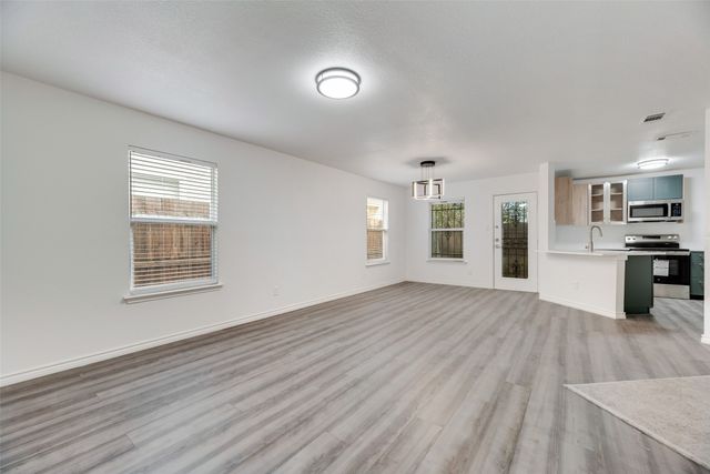 812 Isla Verde Plaza, Dallas, TX 75211