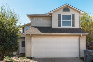 812 Isla Verde Plaza, Dallas, TX 75211