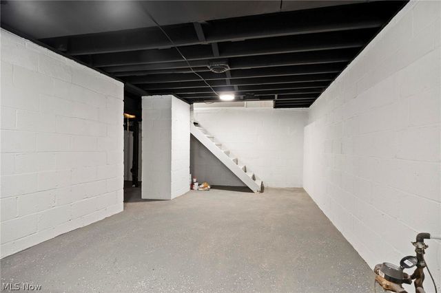 20214 Lanbury Avenue, Warrensville Heights, OH 44122