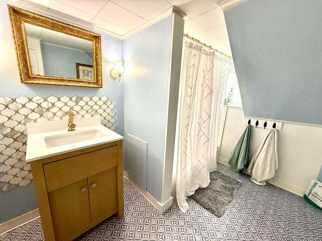 21 Main Street, Rockingham, VT 05154