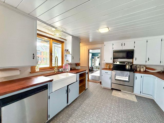 21 Main Street, Rockingham, VT 05154