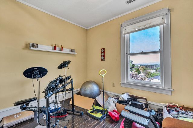 S 624 Maple ST, Vinton, VA 24179