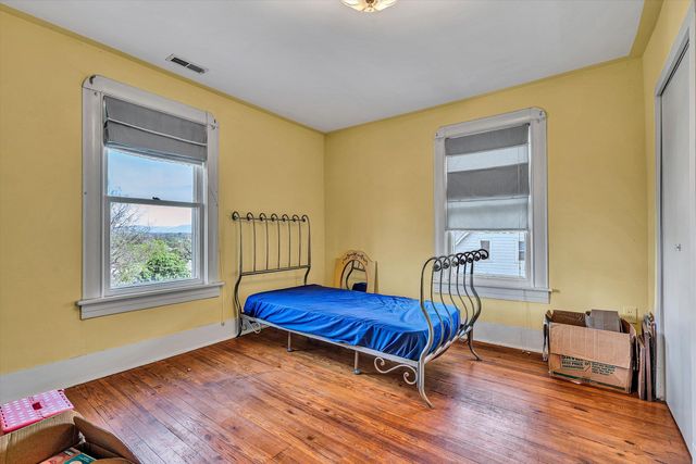 S 624 Maple ST, Vinton, VA 24179