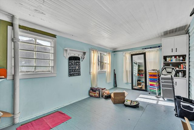 S 624 Maple ST, Vinton, VA 24179