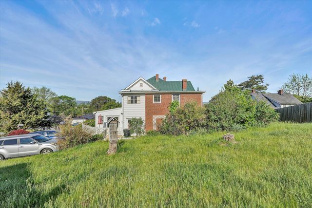 S 624 Maple ST, Vinton, VA 24179