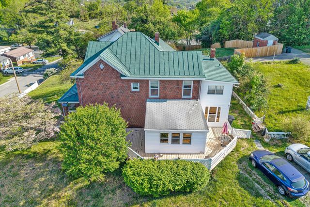 S 624 Maple ST, Vinton, VA 24179