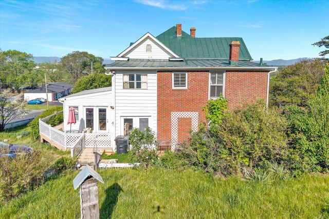 S 624 Maple ST, Vinton, VA 24179