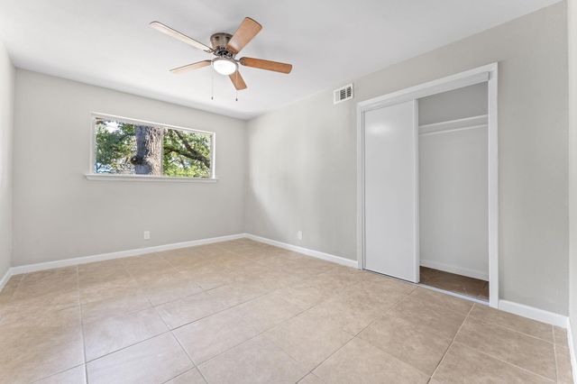 916 Mccurry Avenue, Bedford, TX 76022