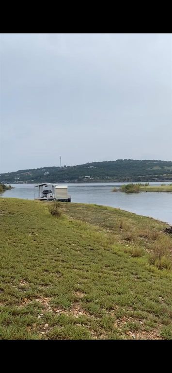 1300 Gold LN, Lago Vista, TX 78645