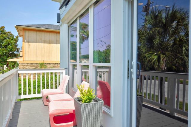 1119 Avenue L, Galveston, TX 77550