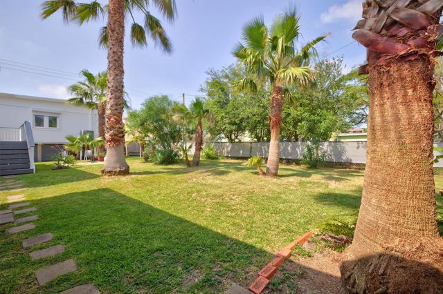 1119 Avenue L, Galveston, TX 77550