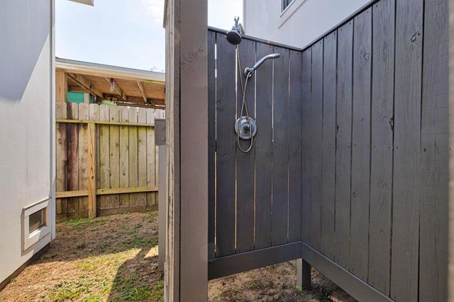 1119 Avenue L, Galveston, TX 77550
